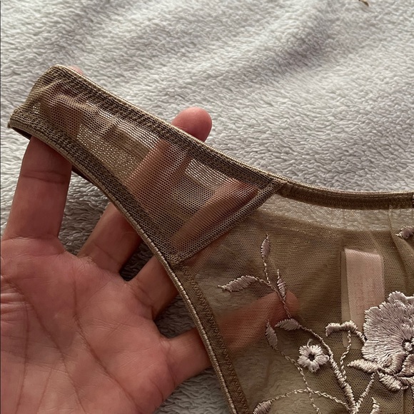 Victoria secret tan thong with pretty lace design, NWOT. I sell only on Poshmark - Picture 6 of 9